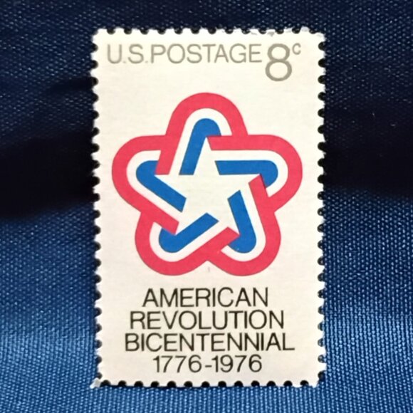 Uncirculated USA 1976 American Revolution Bicentennial: 1776-1976 8 Cent Stamp!! - Picture 1 of 2